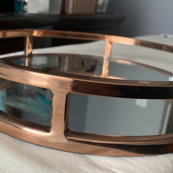 NWOT LEEBER | Rose Gold Elegance Round Tray with Mirror - Picture 3 of 4
